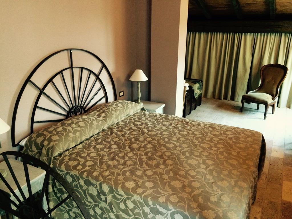 La Finestra Sul Po - Agriturismo Monticelli dʼOngina Zimmer foto
