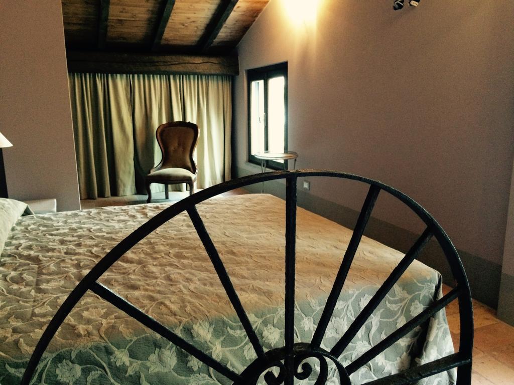 La Finestra Sul Po - Agriturismo Monticelli dʼOngina Zimmer foto