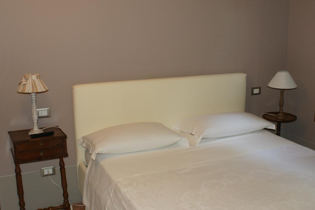 La Finestra Sul Po - Agriturismo Monticelli dʼOngina Zimmer foto